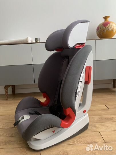 Автокресло Chicco universe