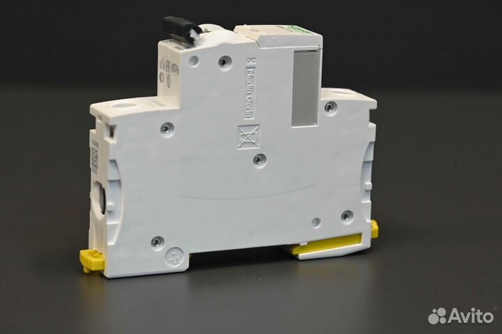 Schneider Electric A9F73101 новый, 5 шт