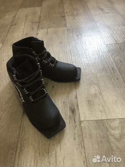 Продам лыжные ботинки 43 размер