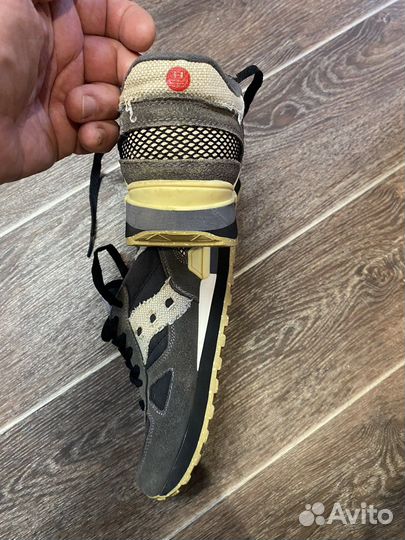 Кроссовки женские