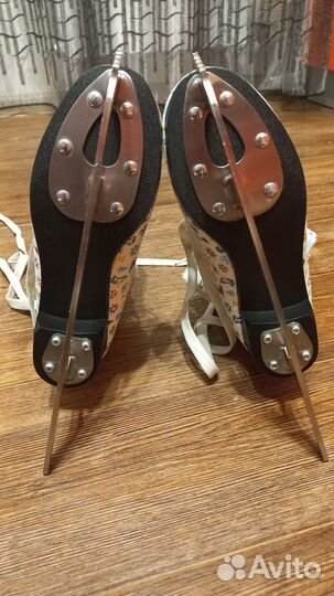 Коньки фигурные 32р (утеплённые)