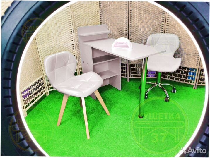 Маникюрный стол