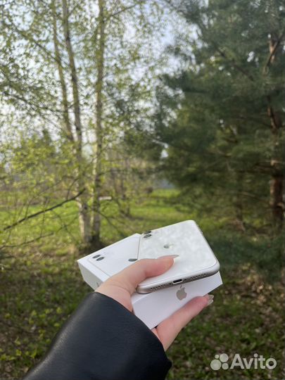 iPhone 11, 64 ГБ