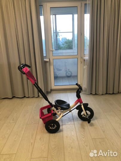 Детский велосипед с ручкой