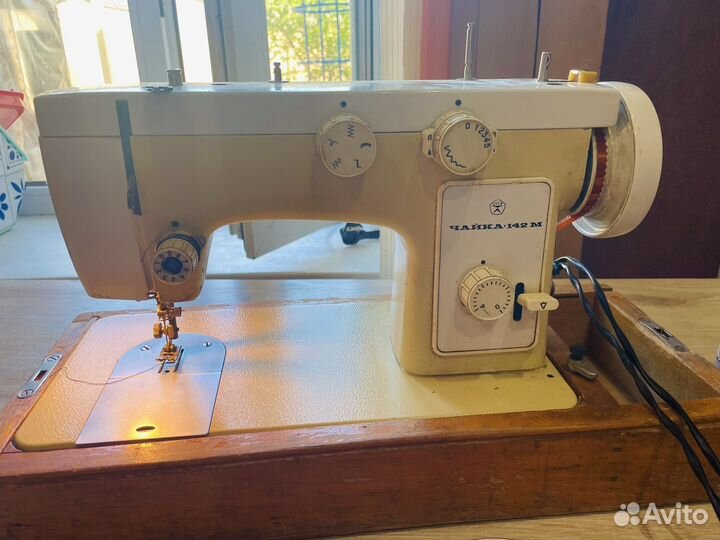 Швейная машинка чайка 142м