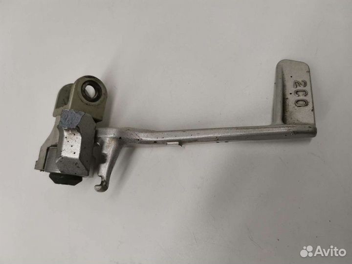 Лапка заднего тормоза