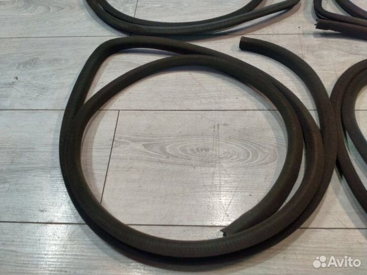 Уплотнитель дверного проема Toyota Chaser JZX90