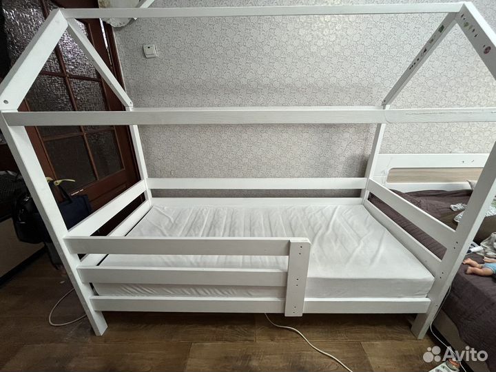 Детская кровать домик
