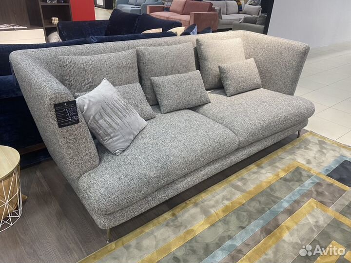 Дизайнерский диван на ножках новый