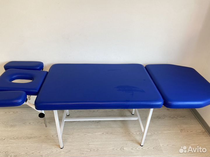 Массажная кушетка с вырезом