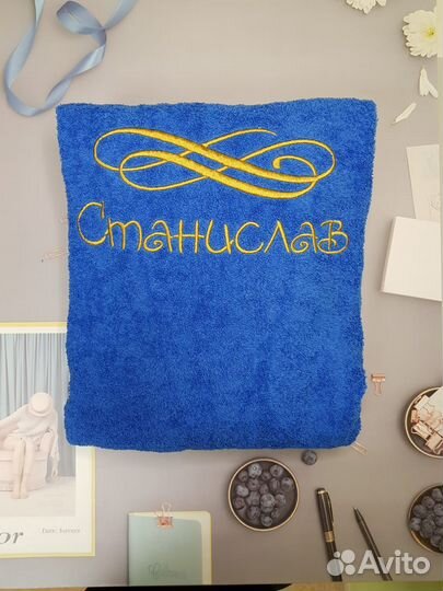 Махровый набор из халата и полотенца с вышивкой