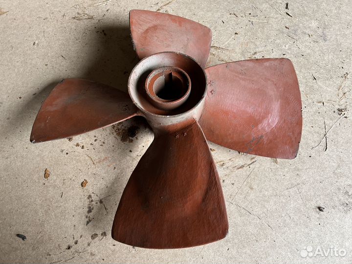 Винт гребной правый бмк-Т пок1396-00.10.00 новый