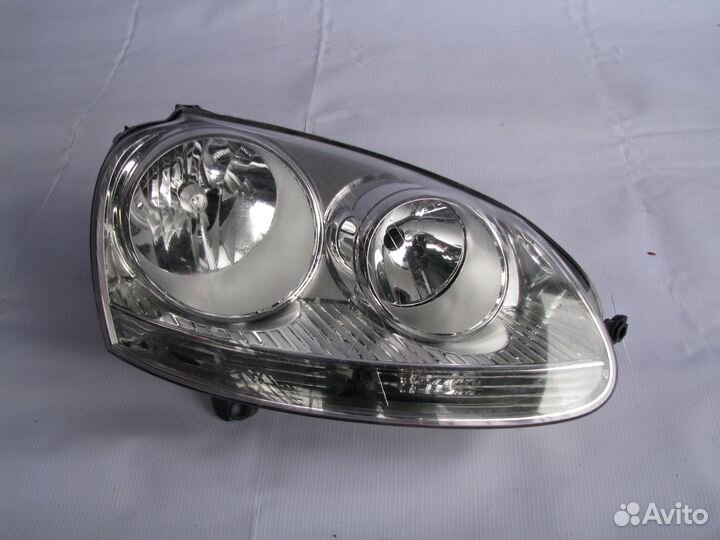 Volkswagen Jetta 5 Фара передняя правая