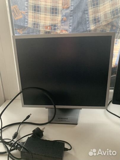 Монитор Samsung
