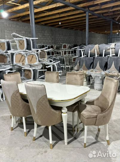 В наличии стол