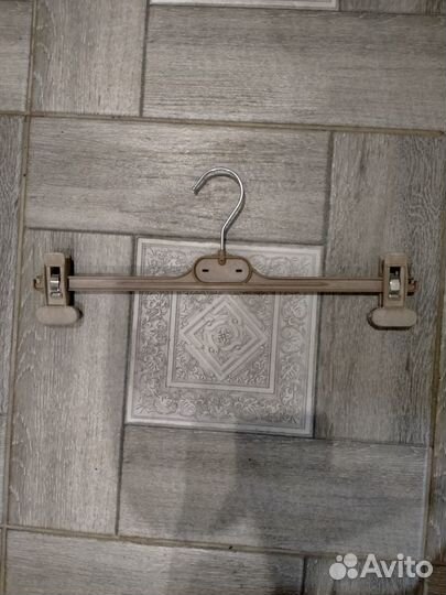 Вешалки. для юбок и брюк с прищепками