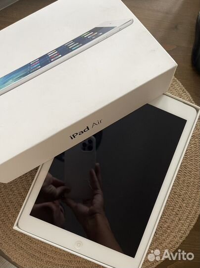 Планшет Apple iPad Air 32Gb (белый)