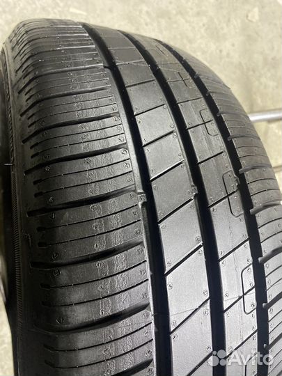 Goodyear EfficientGrip Performance 205/55 R16