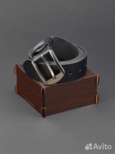 Ремень кожанный в деревянной коробке