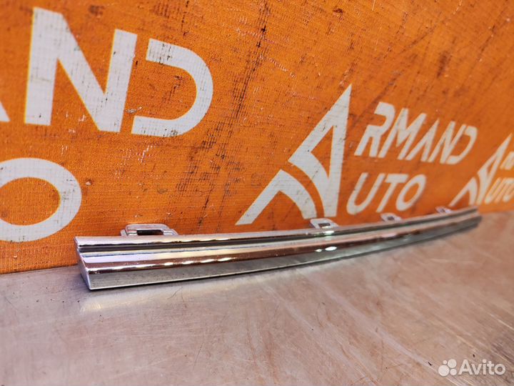 Накладка решетки радиатора нижняя правая
