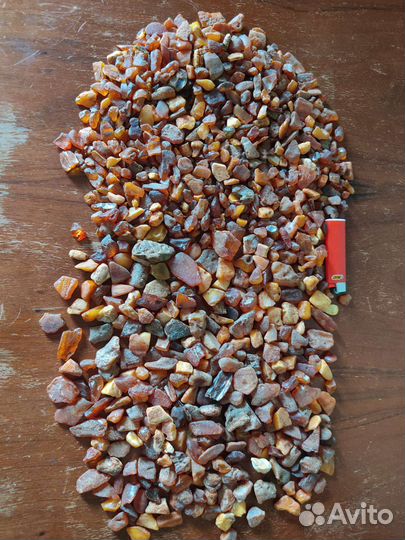 Необработанный янтарь