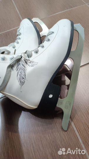 Коньки фигурные женские 35 размер