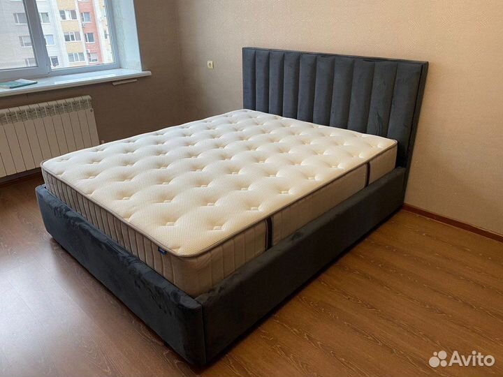 Кровать с матрасом новая