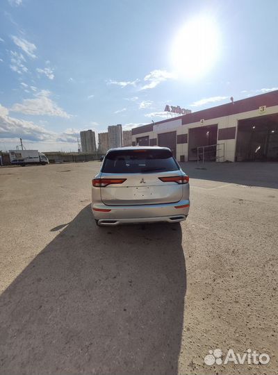 Mitsubishi Outlander 2.5 CVT, 2022, 22 000 км