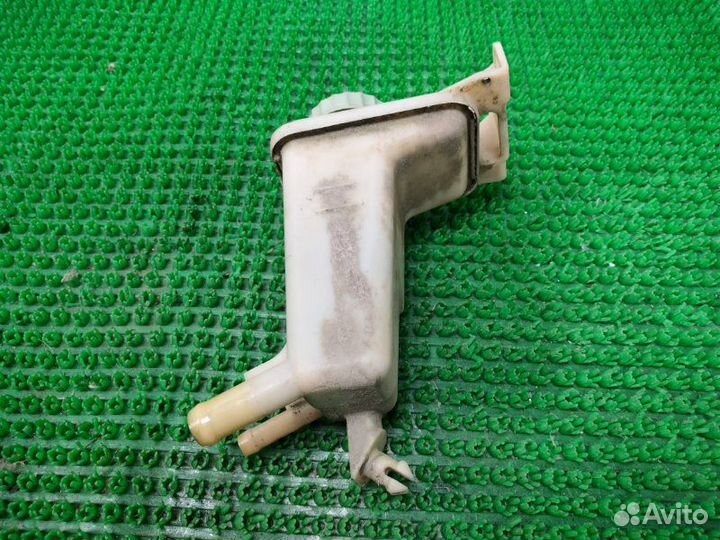 Бачок гидроусилителя Volkswagen Passat B5 2000