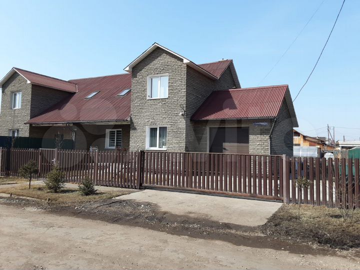 Коттедж 203,5 м² на участке 7 сот.