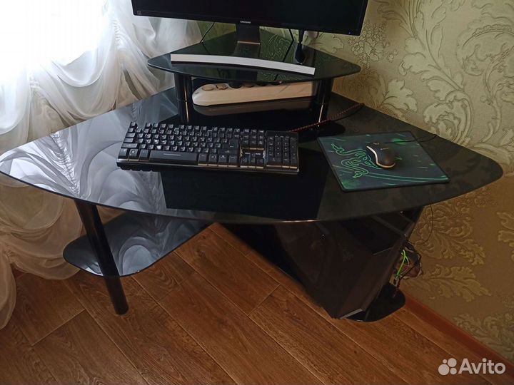 Компьютерный стол