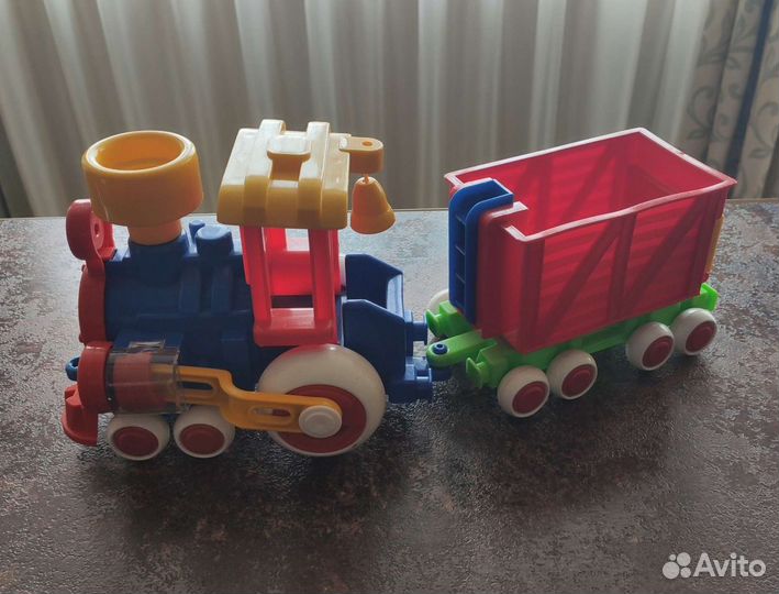 Паровозик с грузовым вагоном
