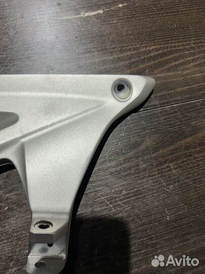 Кронштейн правой подножки BMW R1250RT 20г