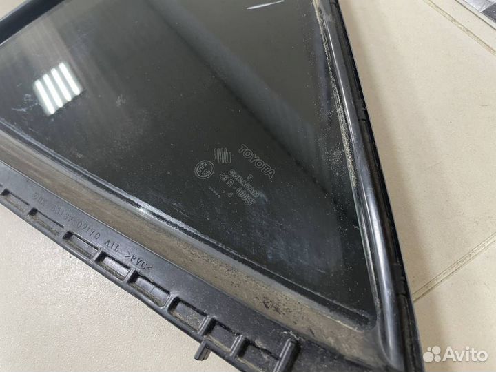 Стекло двери задней левой форточка Toyota Corolla
