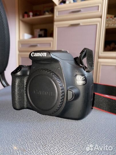 Зеркальный фотоаппарат canon 1200d body