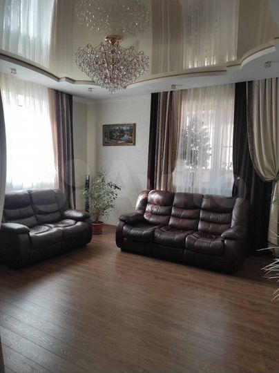 Дом 260 м² на участке 8,4 сот.