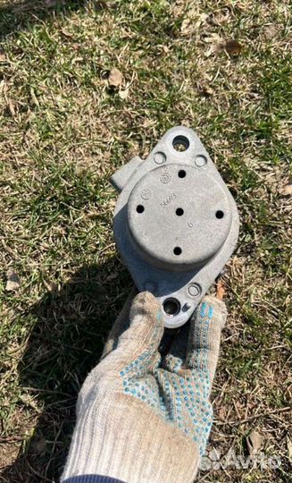 Опора крепления двигателя камаро 6