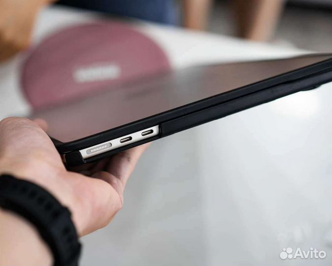 Uniq Venture Macbook Air 13