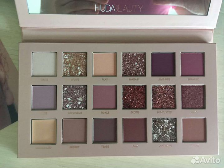 Новая палетка Huda Beauty NEW nude