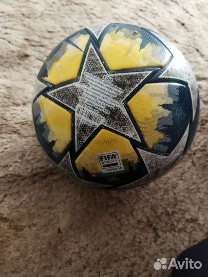 Футбольный мяч adidas лига чемпионов