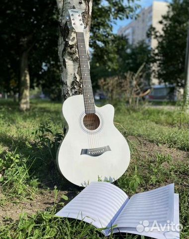 Акустическая гитара новая с чехлом
