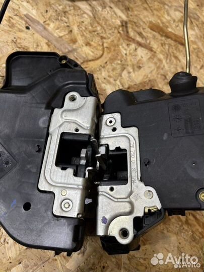 Замок двери мерседес w211