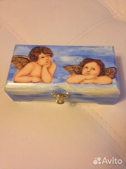 Деревянная шкатулка