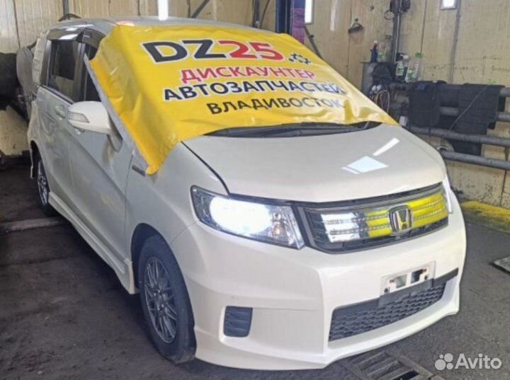 Лобовина двс передняя Honda Freed