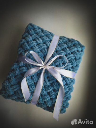 Пледы и подушки