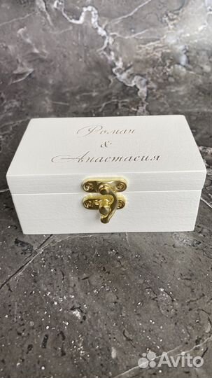 Свадебная прямоугольная шкатулка с подушечками