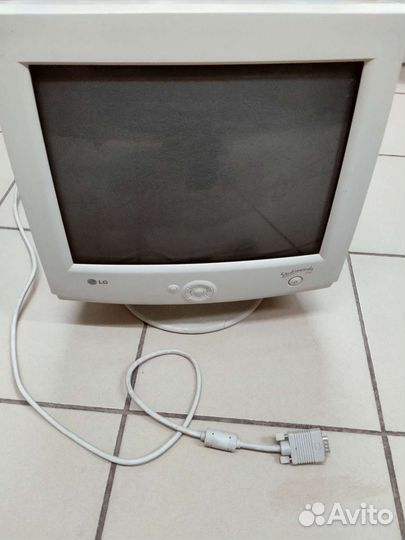 Монитор LG 575C