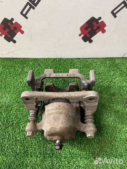 Суппорт задний левый правый Infiniti g25 v36