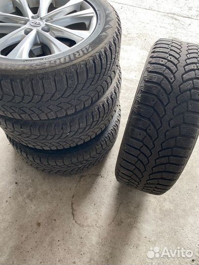 Bridgestone Blizzak Spike-01 235/55 R18