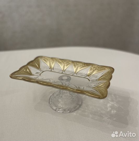 Тарелка на ножке прямоугольная